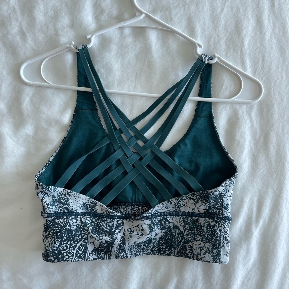 Lululemon sports bra size 6